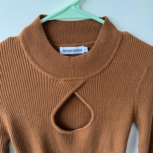 Long sleeved cut out top - Picture 3 of 3